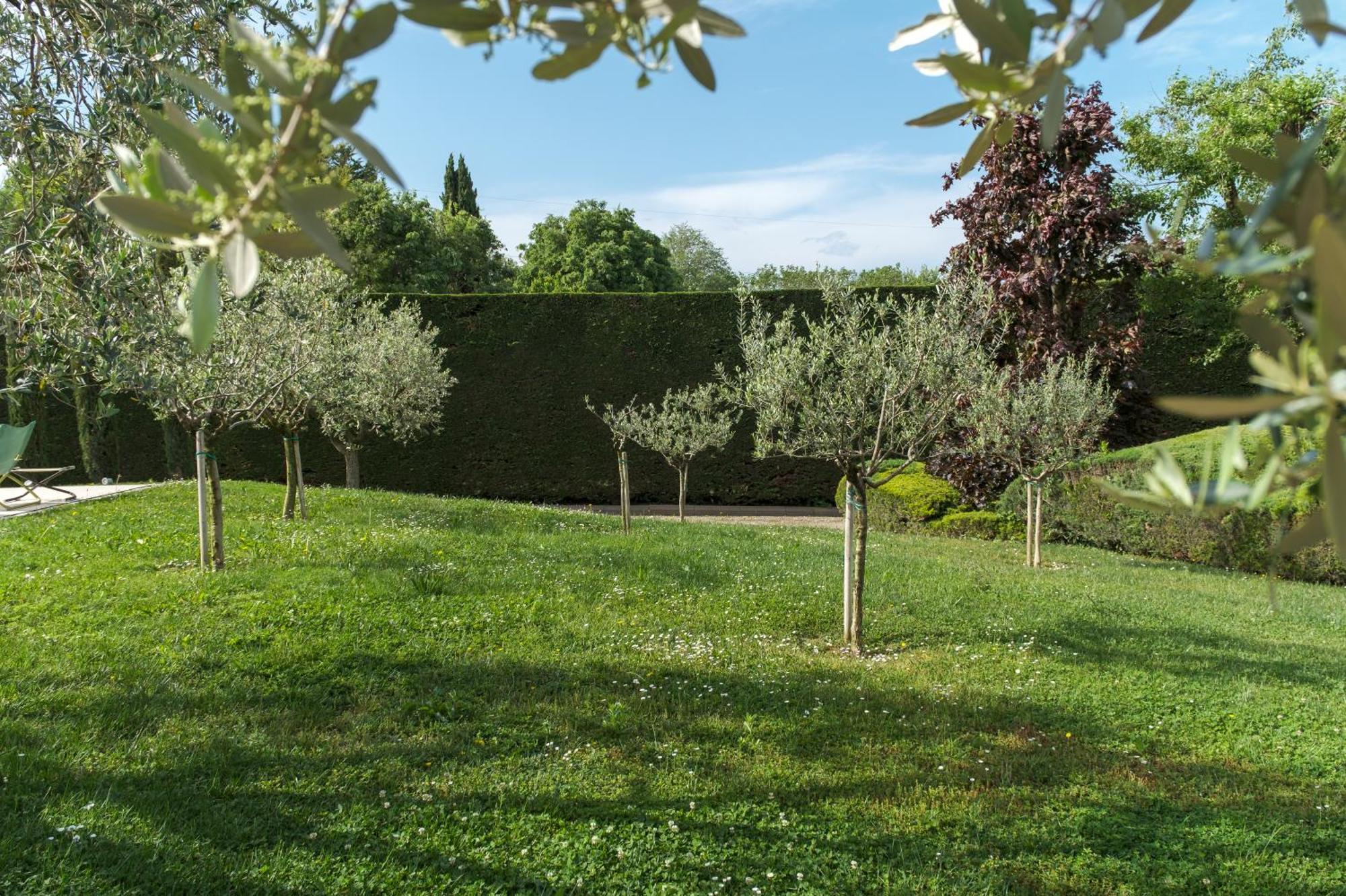 Villa Carini With 3000 Mq Garden & Heated Pool Castelnuovo del Garda Exterior photo