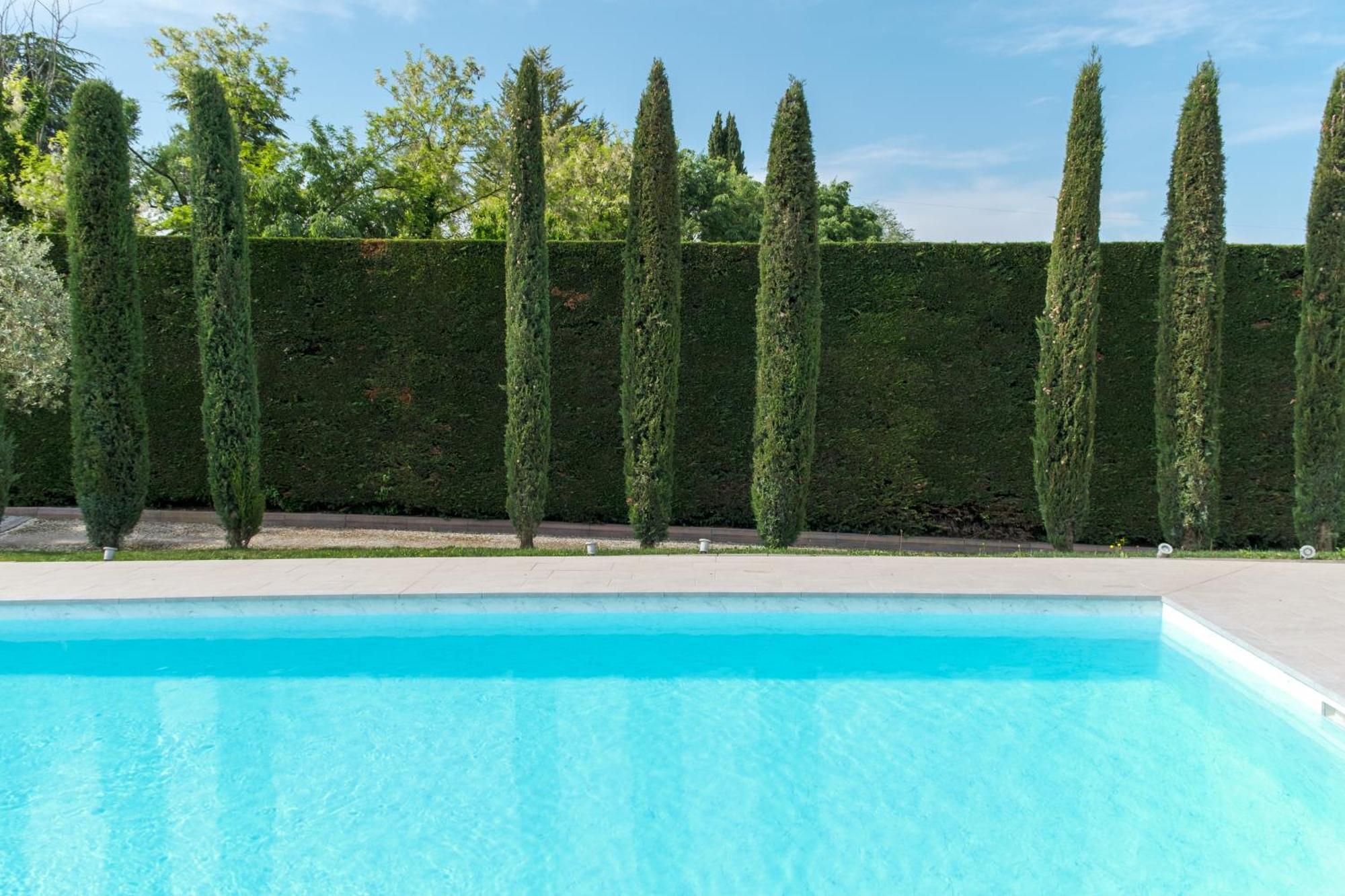 Villa Carini With 3000 Mq Garden & Heated Pool Castelnuovo del Garda Exterior photo