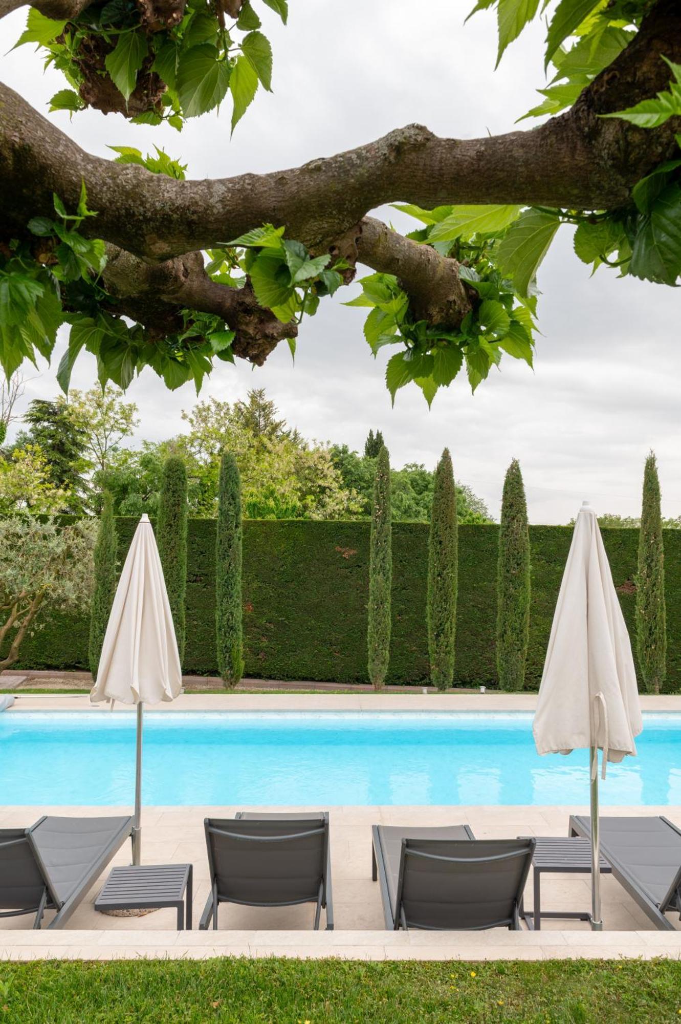 Villa Carini With 3000 Mq Garden & Heated Pool Castelnuovo del Garda Exterior photo