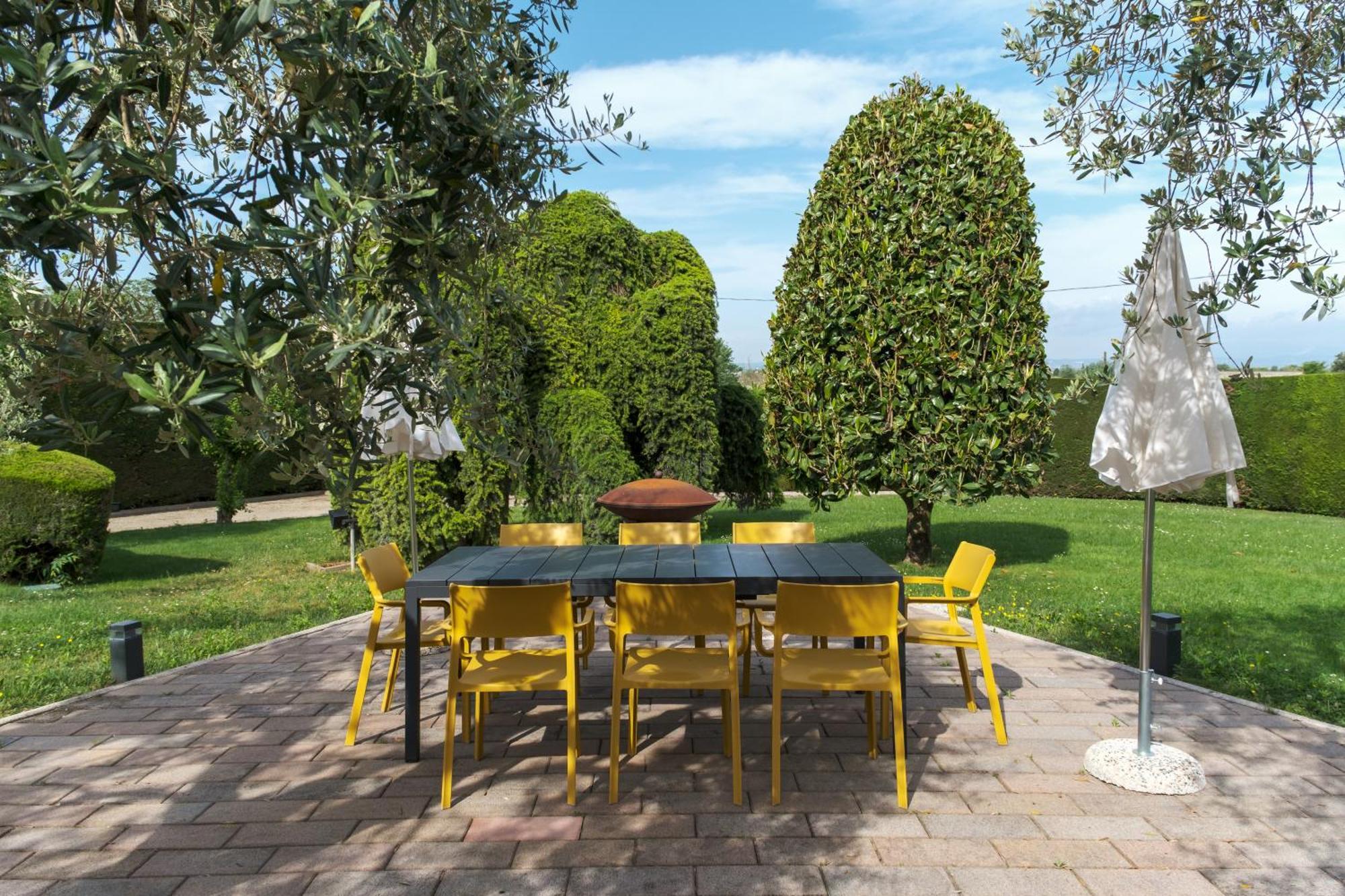Villa Carini With 3000 Mq Garden & Heated Pool Castelnuovo del Garda Exterior photo